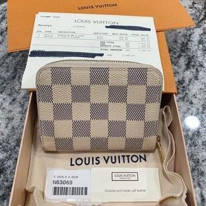 Authentic Louis Vuitton Zippy coin Wallet in Damier Azur